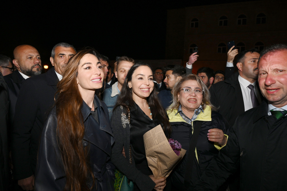 Leyla Əliyeva və Arzu Əliyeva Beynəlxalq Xalça Festivalını ziyarət etdilər - FOTO
