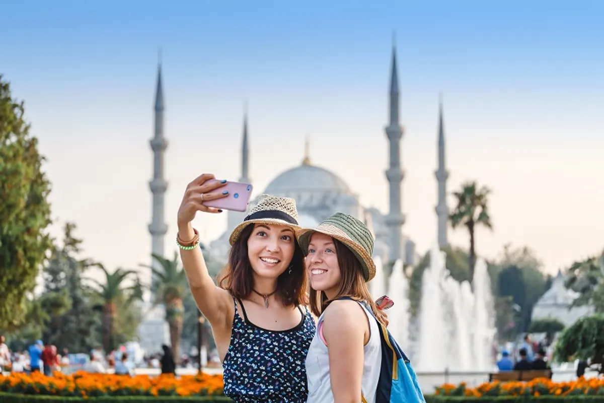 Üç ayda Türkiyəyə 9,2 milyon turist gəlib