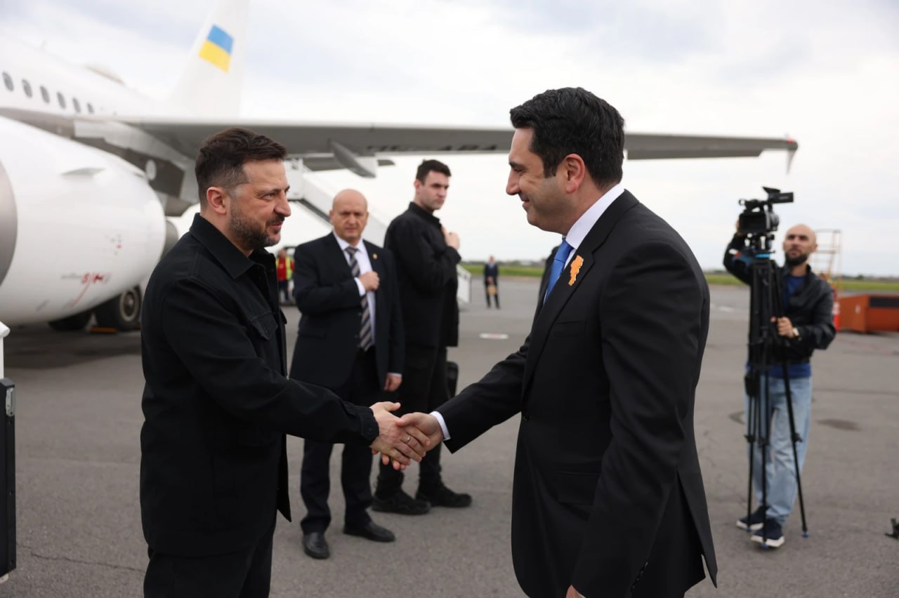 Zelenski İrəvana gəldi