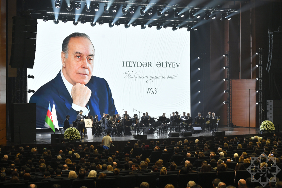 Ulu Öndər Heydər Əliyevin xatirəsinə həsr edilən tədbir keçirildi - FOTOLAR
