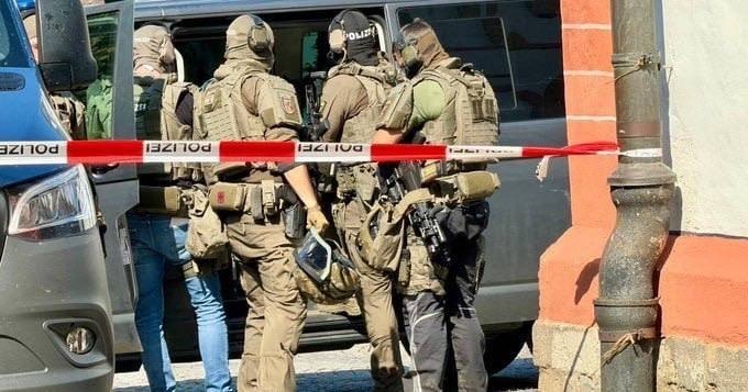 Almaniyada banka silahlı HÜCUM &ndash; Əməkdaşlar girov götürüldü &ndash; FOTO