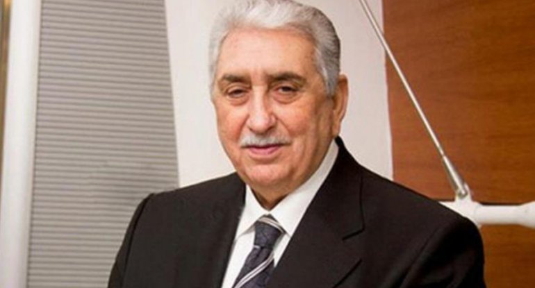 Arif Babayevin məzar daşındakı yazı müzakirə yaradır - Mənsum İbrahimovdan açıqlama