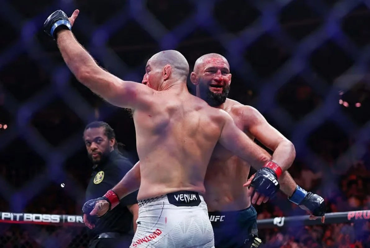 UFC: Şon Striklend dünya çempionu oldu - VİDEO