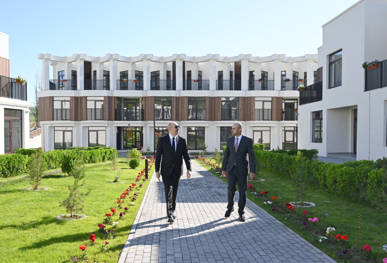 İlham Əliyev Zəngilan şəhərində ilk yaşayış kompleksinin açılışında - FOTO