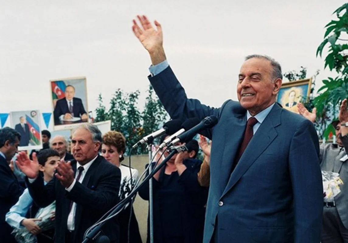 Xalqı Zəfərə aparan lider