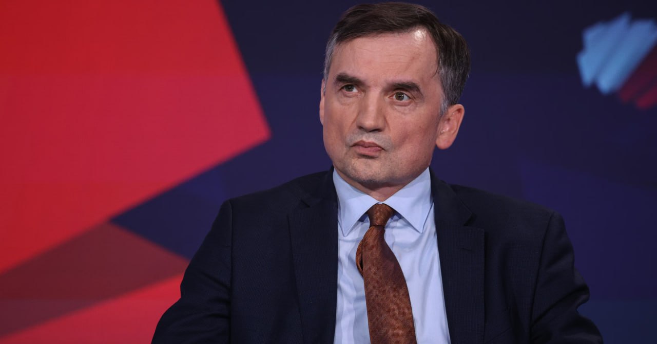 Polşalı sabiq nazir Macarıstandan ABŞ-a qaçdı Polşalı sabiq nazir Macarıstandan ABŞ-a qaçdı