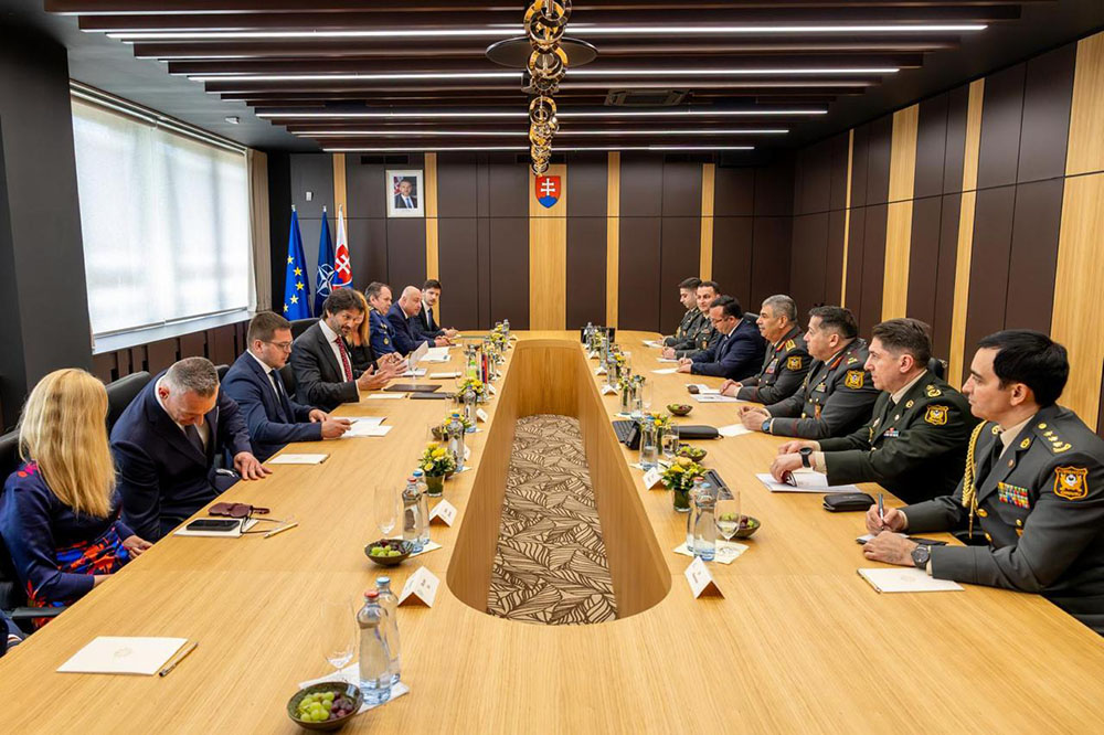 Zakir Həsənov Slovakiyada həmkarı ilə hərbi ƏMƏKDAŞLIĞI MÜZAKİRƏ ETDİ - FOTO