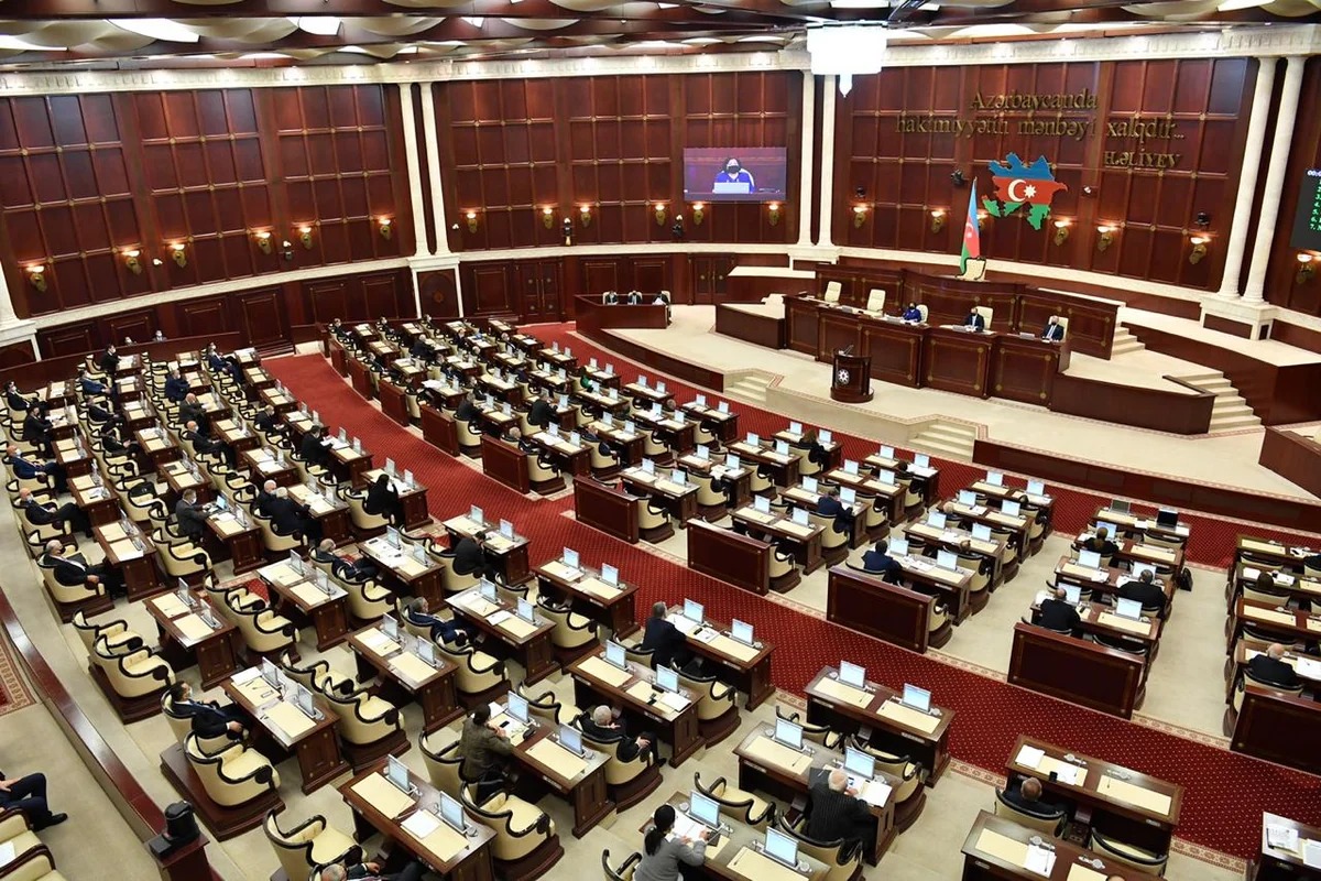 Parlament İnsan alverinə qarşı mübarizə üzrə Milli Koordinatorun illik məlumatını QƏBUL ETDİ
