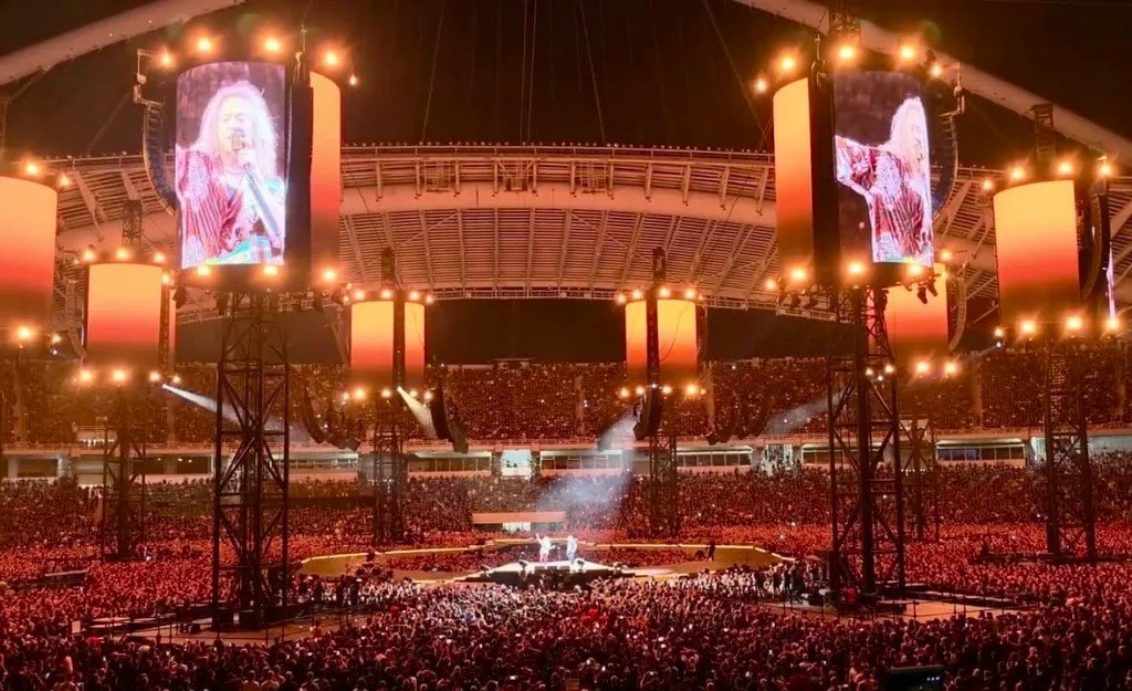 "Metallica" rok qrupunun konserti Afinada zəlzələyə səbəb oldu - VİDEO