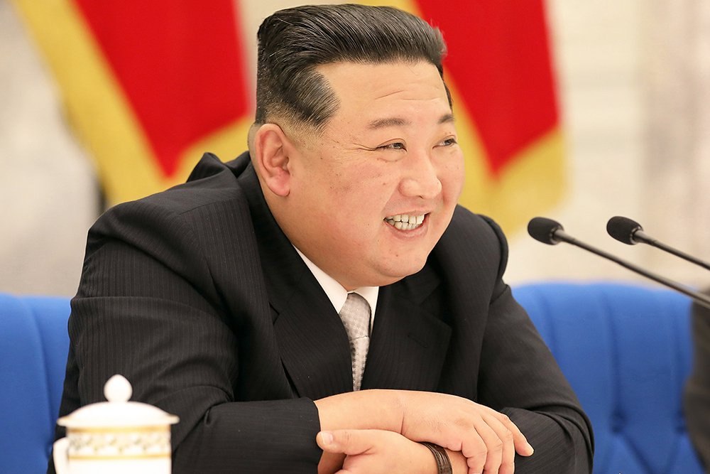 Kim Çen İndən uşaq corablarının dizaynı ilə bağlı QƏRİBƏ TƏKLİF