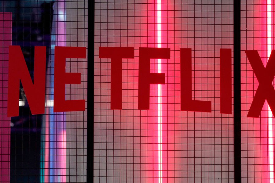 "Netflix"ə qarşı ittiham: Siz ona baxarkən, o da sizi izləyir!