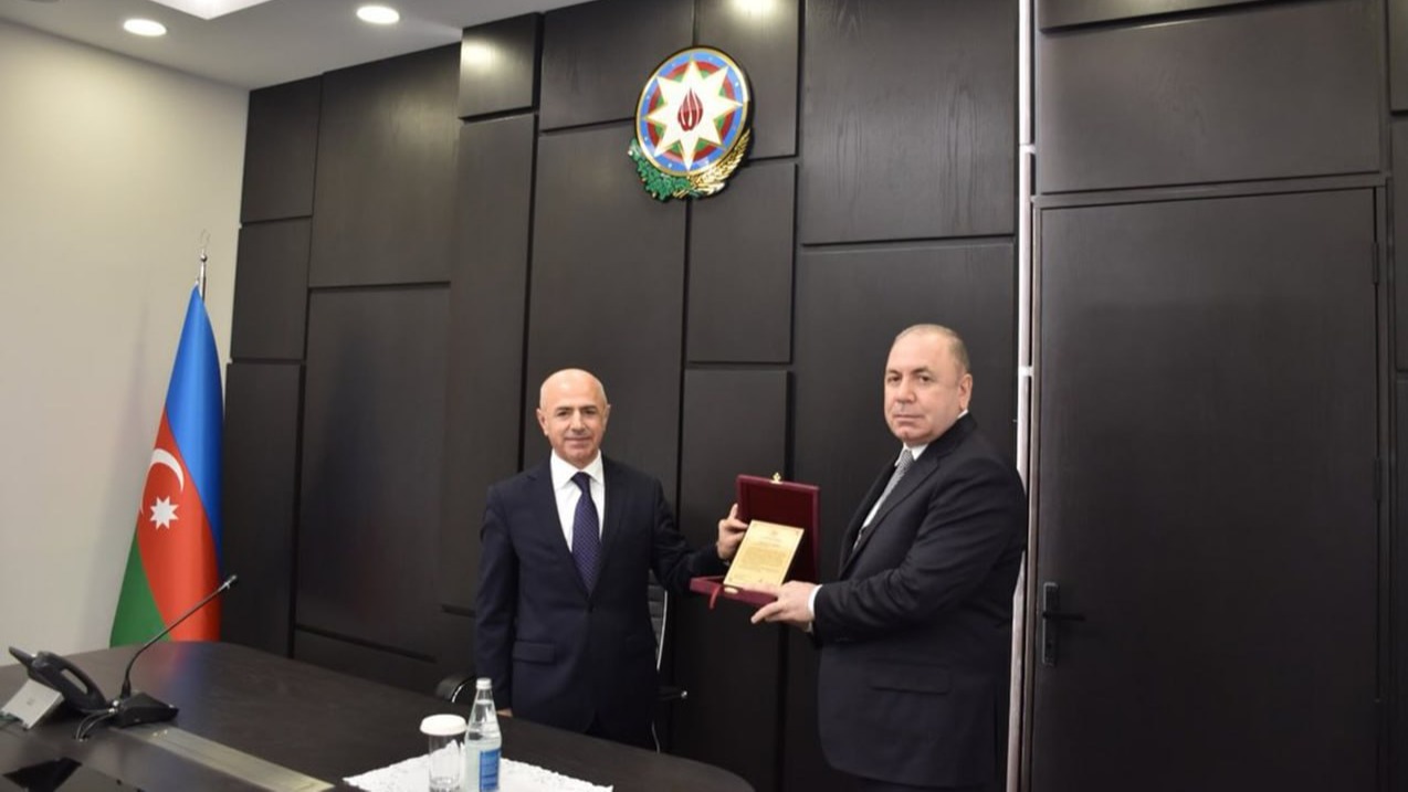 Tanınmış hakim təqaüdə göndərildi