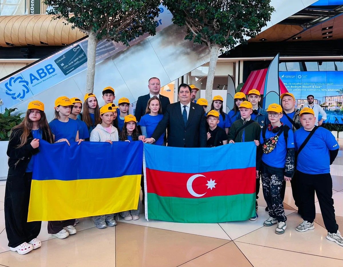 18 ukraynalı uşaq reabilitasiya üçün Bakıya gətirildi - FOTO