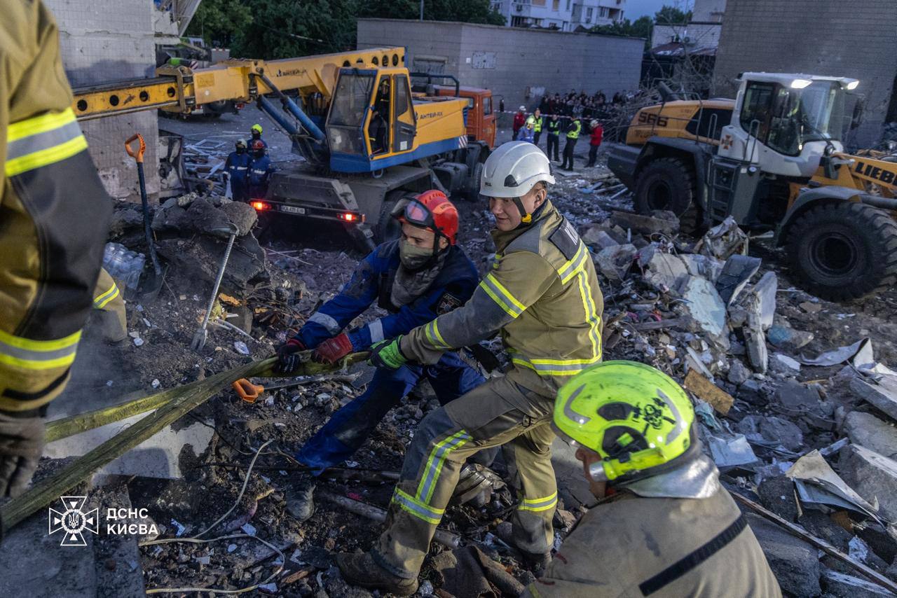 24 nəfərin həyatını itirdiyi hücumdan geriyə qalanlar... &ndash; FOTO/VİDEO
