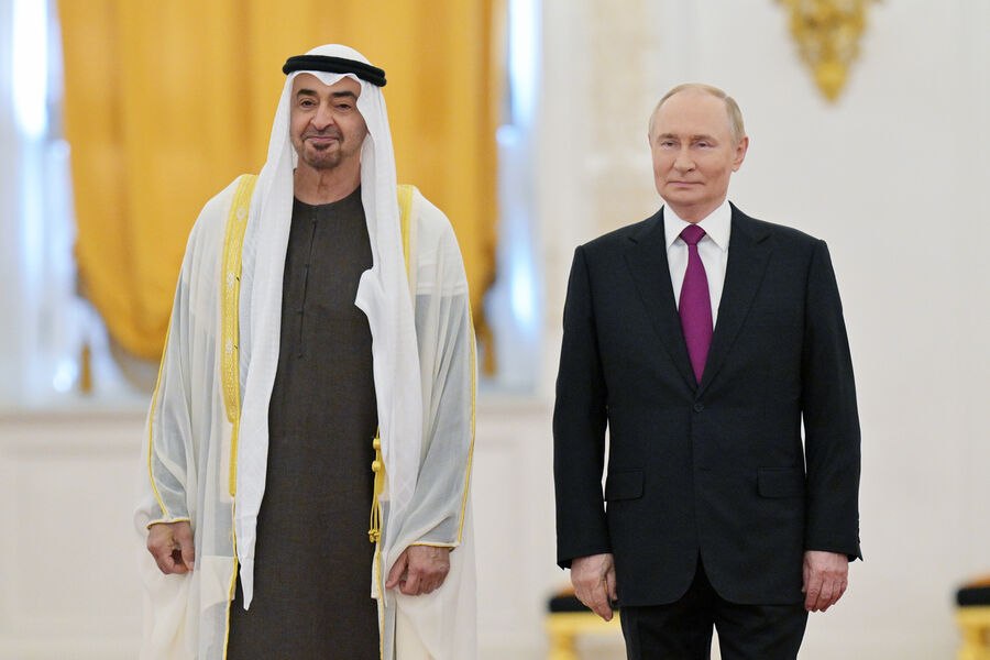 Putin BƏƏ prezidentinə təşəkkür etdi - Ukraynaya görə...