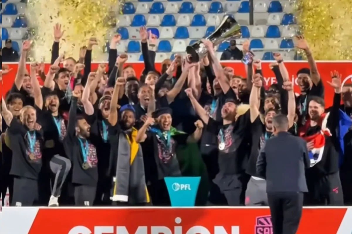 Azərbaycan çempionu "Sabah" mükafatlandırıldı - VİDEO