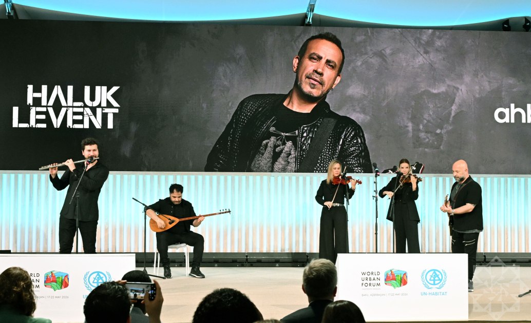 Türkiyəli müğənni WUF13-də konsert proqramı ilə çıxış etdi - FOTO/VİDEO