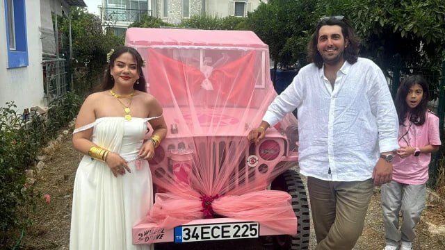 Dünyada bu maşından iki dənədir &ndash; Birini nişanlısına hədiyyə etdi &ndash; FOTO
