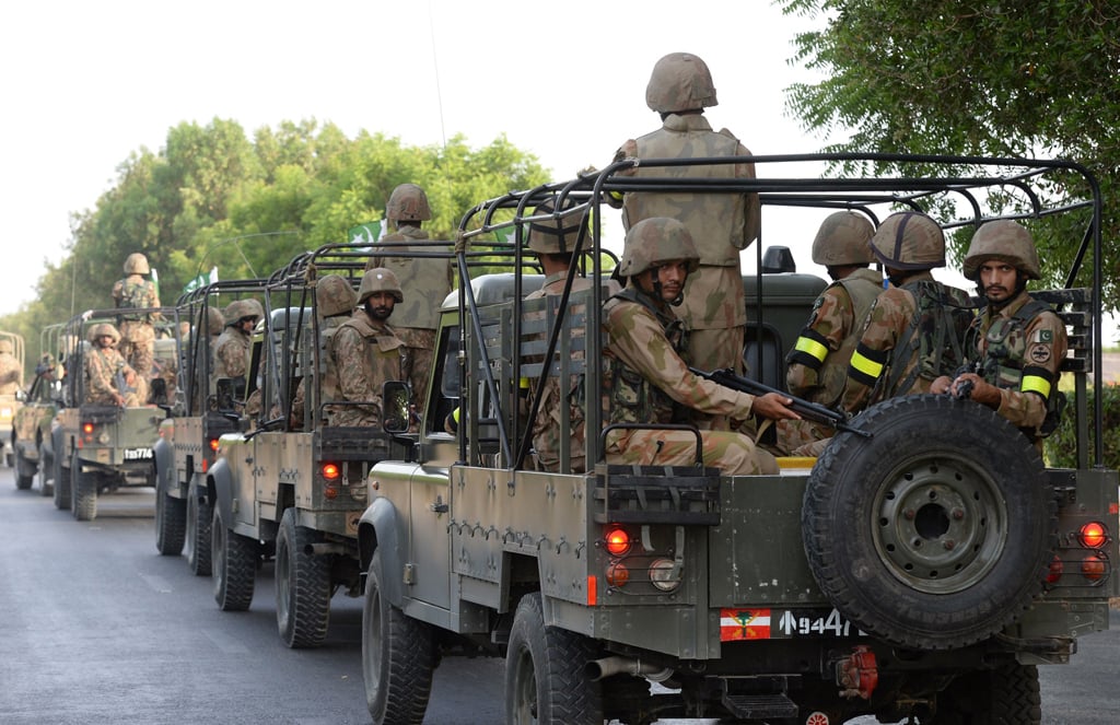 Pakistan Səudiyyə Ərəbistanına qırıcılar və minlərlə hərbçi göndərdi