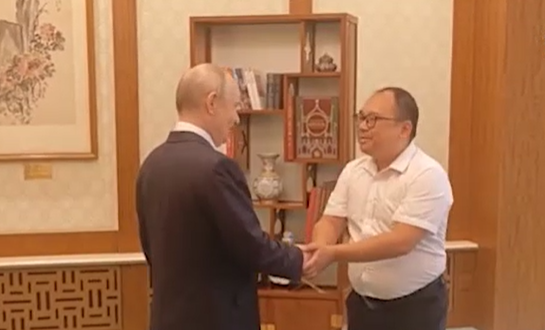 Uşaq ikən Putinlə ilə görüşmüşdü &ndash; Bu dəfə də arzusu çin oldu - VİDEO