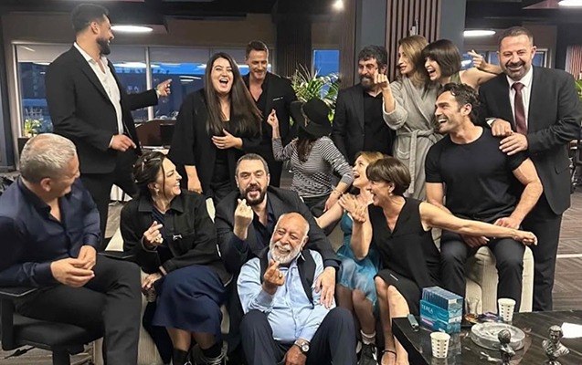 &ldquo;Yeraltı&rdquo;nın sezon finalını birlikdə izlədilər &ndash; VİDEO
