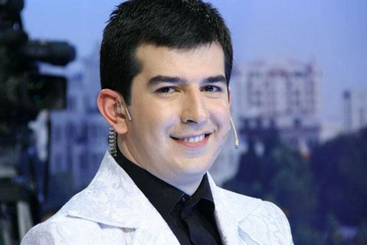 Məşhur aparıcının oğlu ilə FOTOSU Məşhur aparıcının oğlu ilə FOTOSU
