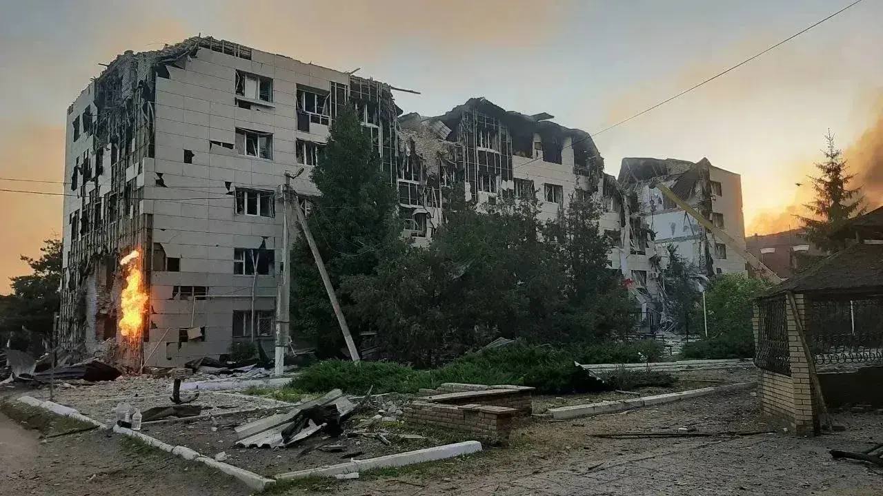 Ukrayna Luqanskda kolleci dronla vurdu: Ölənlər var &ndash; FOTO/VİDEO