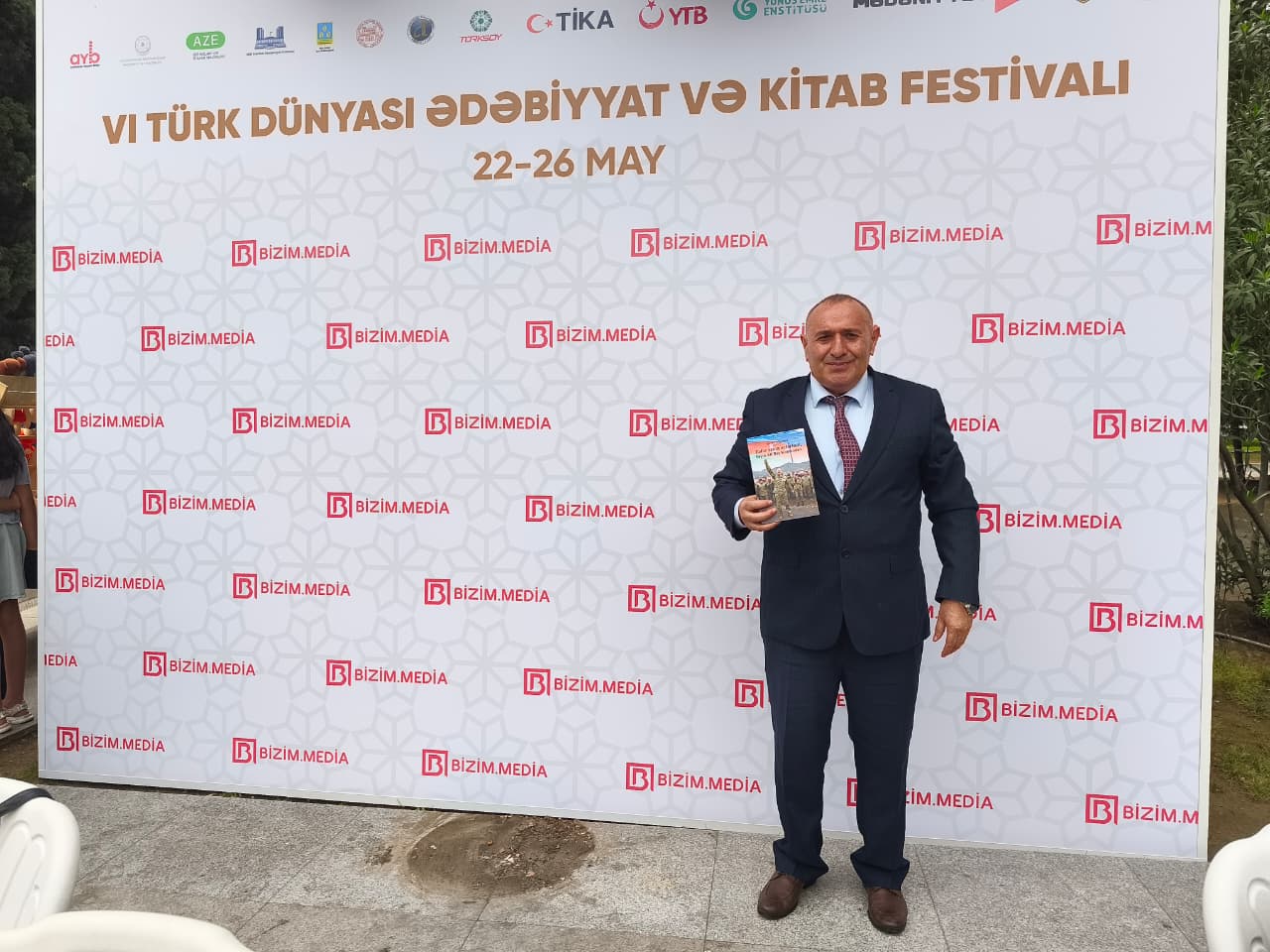 Yazıçı Gəray Göyyurdun Zəfərə həsr olunan kitabları maraqla QARŞILANDI - FOTO