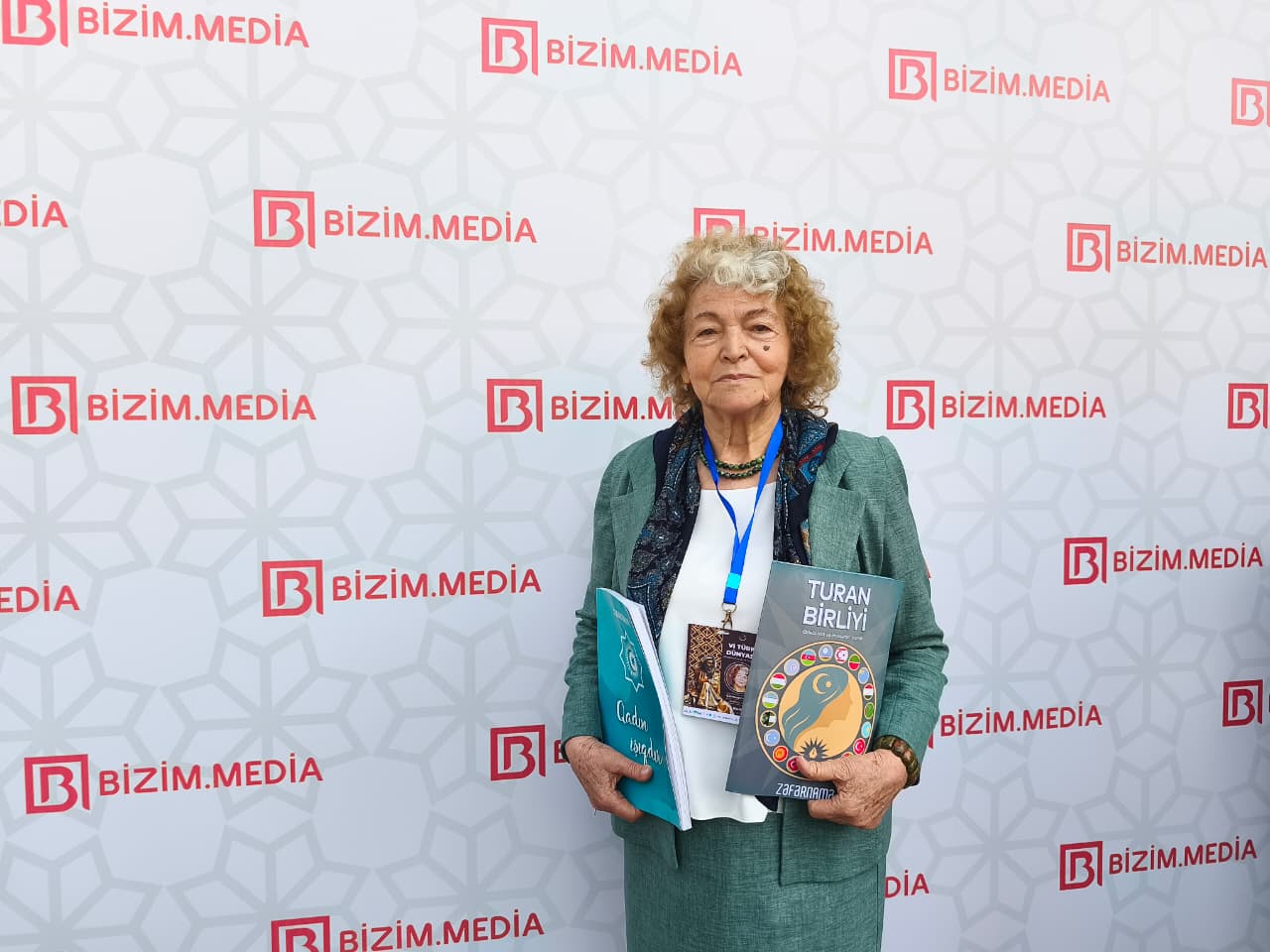 Güləmail Muradın rəhbərlik etdiyi jurnal festivalda maraqla qarşılandı - FOTO Güləmail Muradın rəhbərlik etdiyi jurnal festivalda maraqla qarşılandı - FOTO