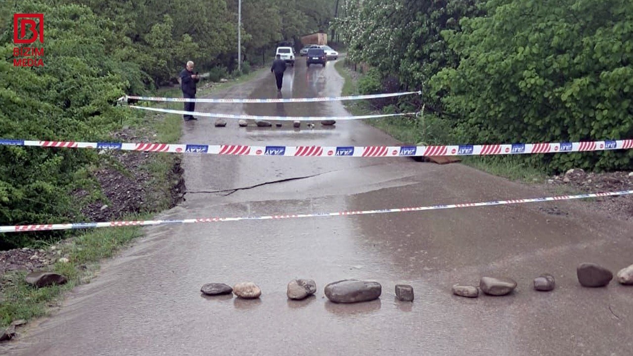 Qubada yol ÇÖKDÜ &ndash; 3 kəndin rayonla əlaqəsi KƏSİLDİ - FOTO