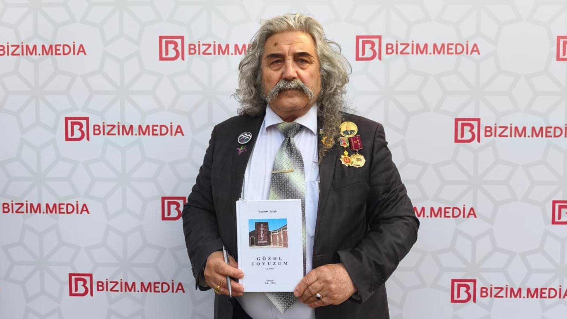 “Bəzi yazarların 60 ilə etdiyini o...” – Bayram Aşıqlının imza günü keçirildi - FOTO “Bəzi yazarların 60 ilə etdiyini o...” – Bayram Aşıqlının imza günü keçirildi - FOTO