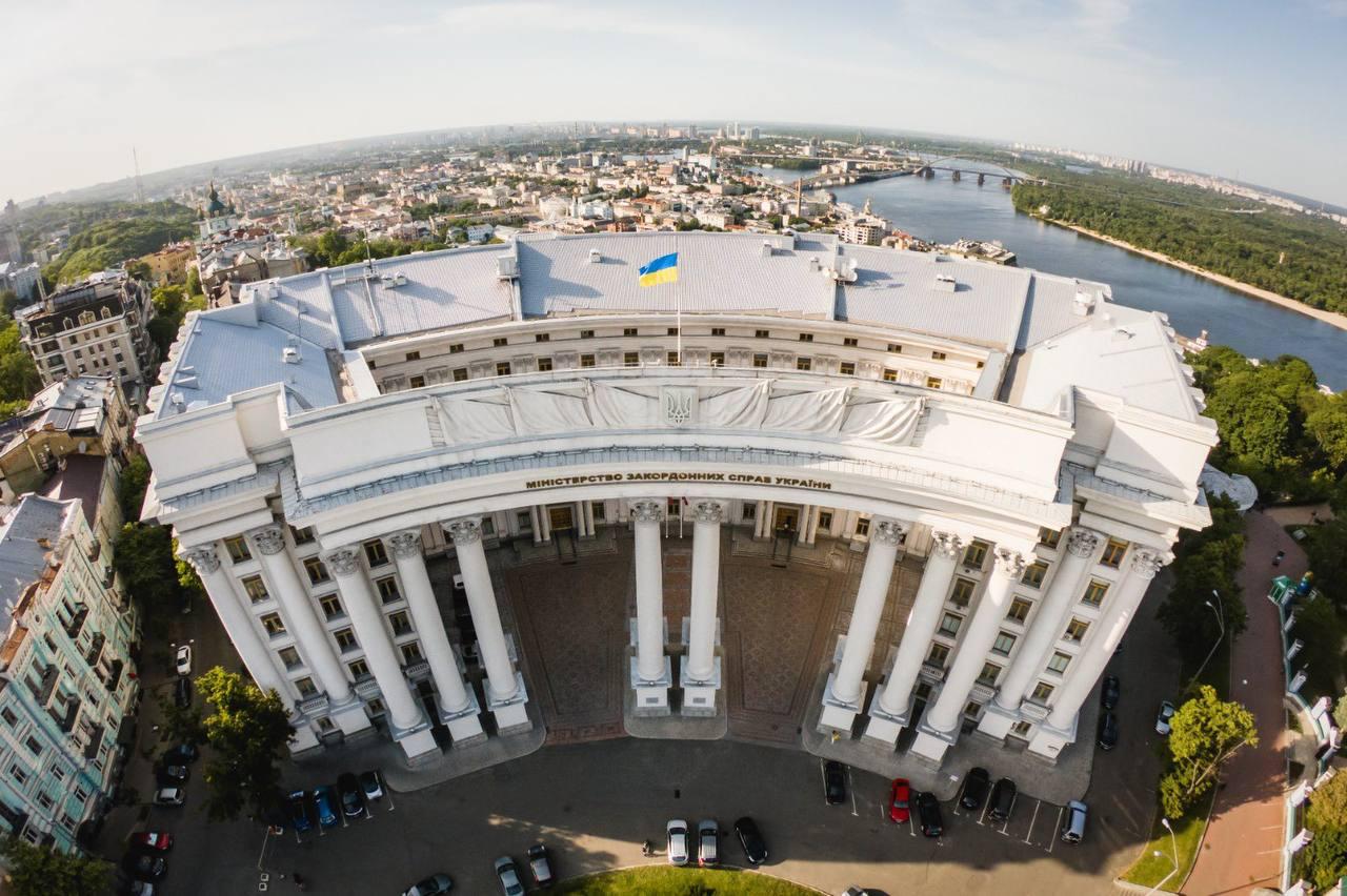 Ukrayna XİN-in binası İkinci Dünya müharibəsindən bəri ilk dəfə zərər görüb - FOTO