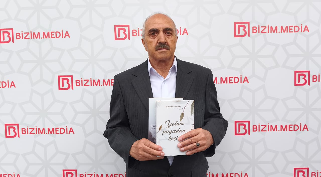 Bəhmən Cabbaroğlu kitablarını festival iştirakçılarına hədiyyə etdi Bəhmən Cabbaroğlu kitablarını festival iştirakçılarına hədiyyə etdi