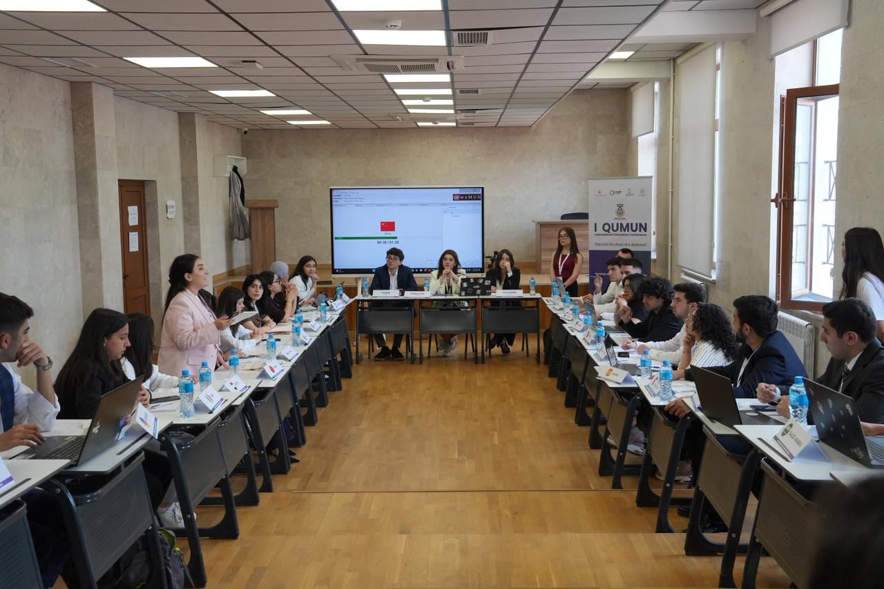 Qarabağ Universitetində xarici tələbələr dünyanın gələcəyini müzakirə etdi - FOTO Qarabağ Universitetində xarici tələbələr dünyanın gələcəyini müzakirə etdi - FOTO