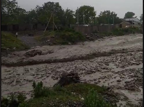 Dağlara leysan yağdı, çaya bir neçə metr hündürlükdə lil qatı gəldi - FOTO/VİDEO Dağlara leysan yağdı, çaya bir neçə metr hündürlükdə lil qatı gəldi - FOTO/VİDEO
