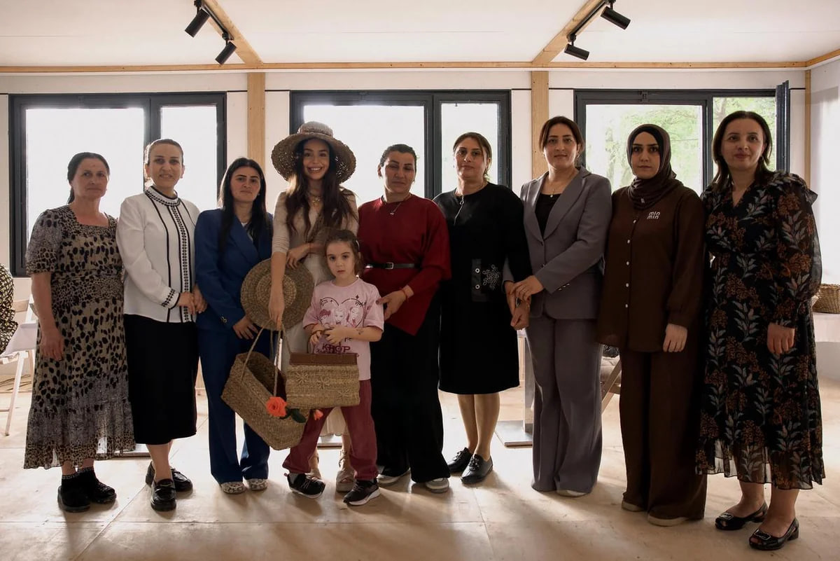 Leyla Əliyeva Masallıda həsirçiliklə məşğul olan qadınlarla görüşdü &ndash; FOTO