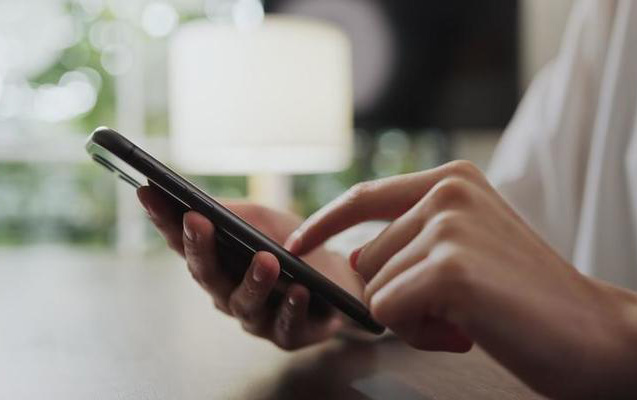 “Tanımadığınız şəxslərin mobil telefonlarına toxunmayın” – Yeni dələduzluq METODU “Tanımadığınız şəxslərin mobil telefonlarına toxunmayın” – Yeni dələduzluq METODU