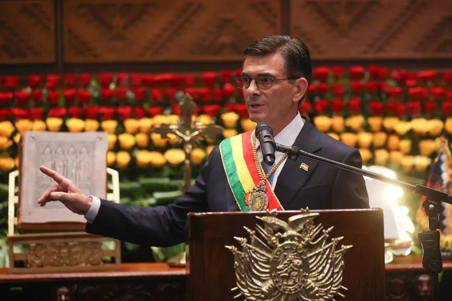 Boliviya Prezidenti öz maaşını iki dəfə AZALTDI Boliviya Prezidenti öz maaşını iki dəfə AZALTDI