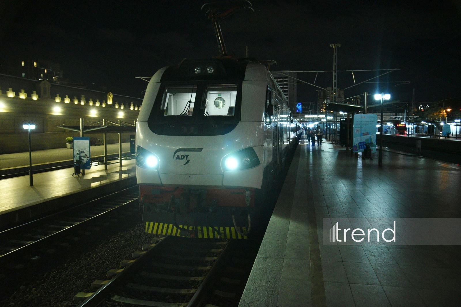 Bakıdan çıxan sərnişin qatarı Tbilisiyə çatdı &ndash; FOTO