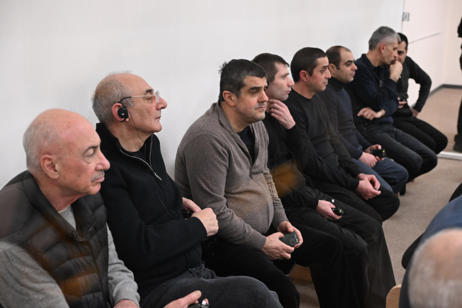 Arayik və digərləri yenidən MƏHKƏMƏ QARŞISINDA