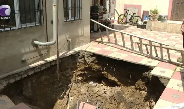 Bakıda evin mətbəxi kollektora düşdü &ndash; VİDEO