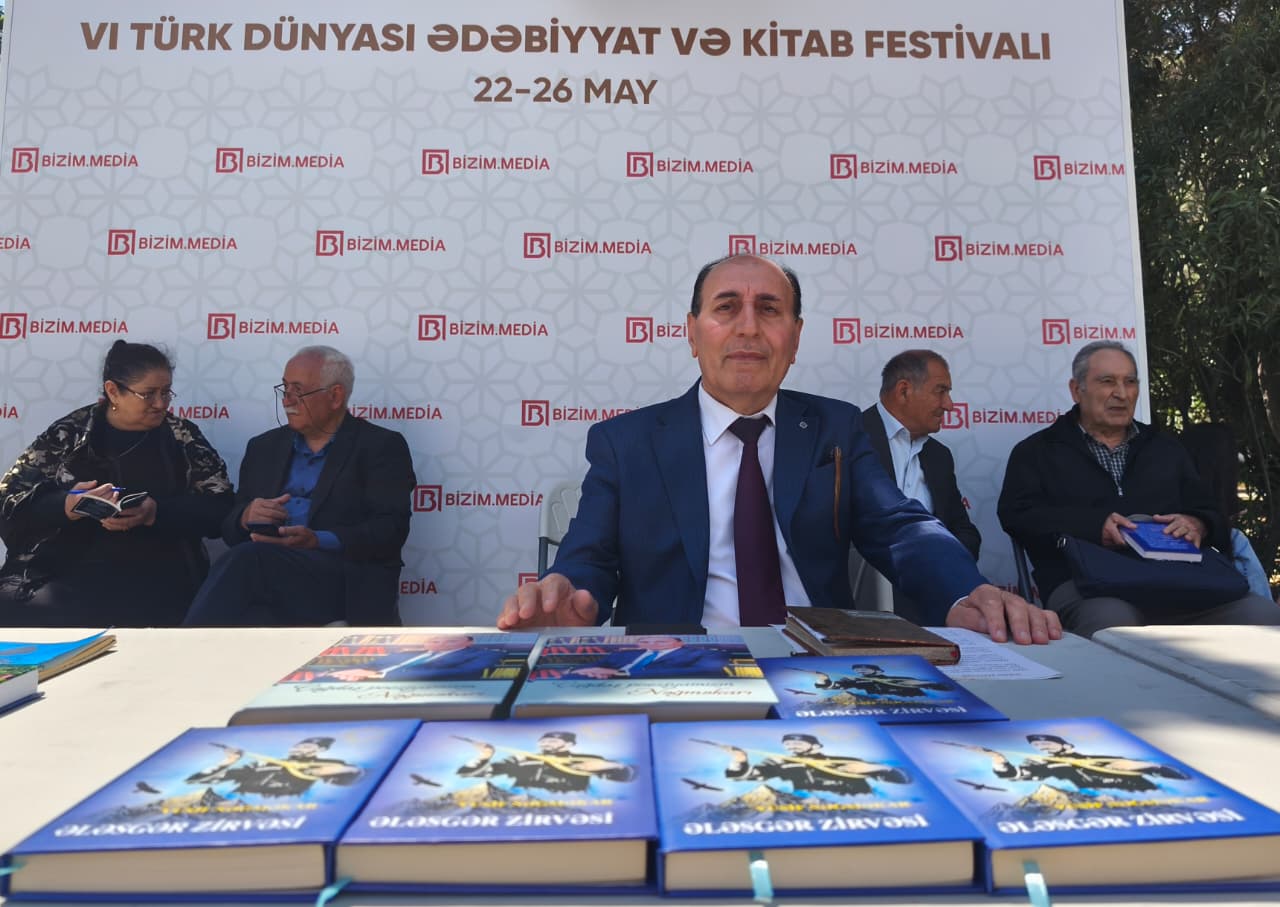&ldquo;Çağdaş Poeziyamızın Nəğməkarı&rdquo; oxucularla BİR ARADA - FOTO
