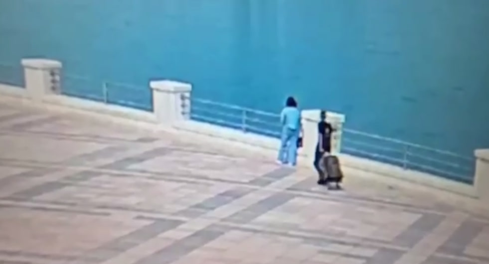 Bulvarda qadına qarşı qeyri-etik hərəkət edən şəxs köməyə gələn oğlana da hücum etdi &ndash; VİDEO