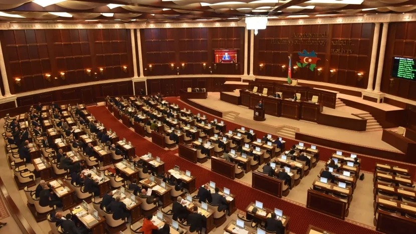 Parlament Ailə, Qadın və Uşaq Problemləri üzrə Dövlət Komitəsinin 2025-ci il hesabatını qəbul etdi