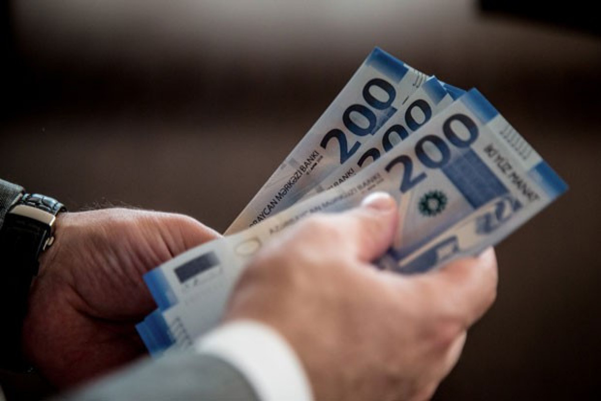 Azərbaycanda manatla verilmiş kreditlər UCUZLAŞIB