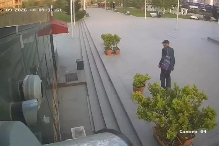 Bakıda işıq dirəklərinin metal hissələrini oğurlayan saxlanıldı - VİDEO