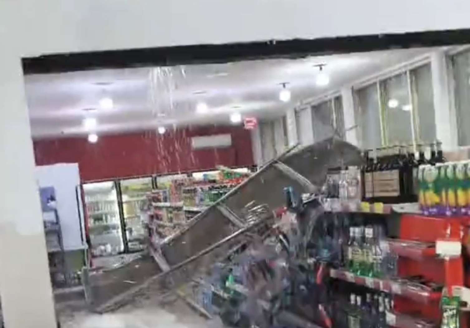 Sumqayıtda "Al market"in tavanı çökdü -ANBAAN VİDEO