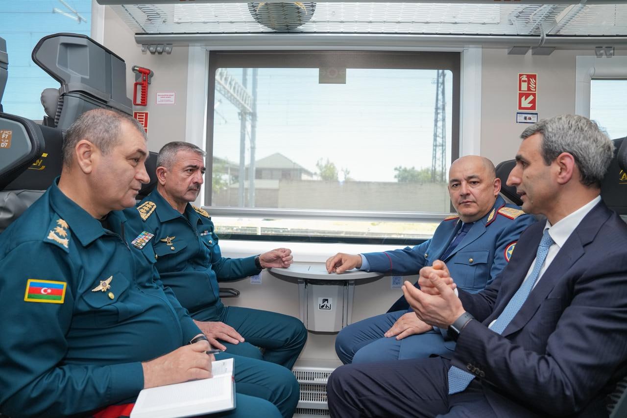 Generallar Bakı-Tbilisi qatarında &ndash; FOTO