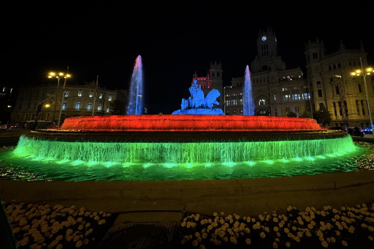Madridin &ldquo;Cibeles&rdquo; fəvvarəsi bayrağımızın rəngləri ilə işıqlandırıldı -FOTO