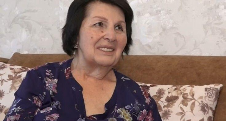 "Bağda gördüyüm ilanı öpüb tumarladım"